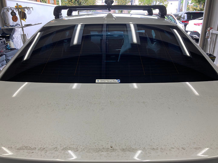 令和7年BMW5シリーズセダンのカーフィルム施工後のリアガラス
